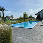 度假居 Black Pearl Basen Sauna Jacuzzi 梅尔诺