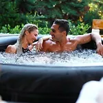 Black Pearl Basen Sauna Jacuzzi بيت للعطل *