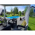 بيت للعطل Black Pearl Basen Sauna Jacuzzi ميلنو