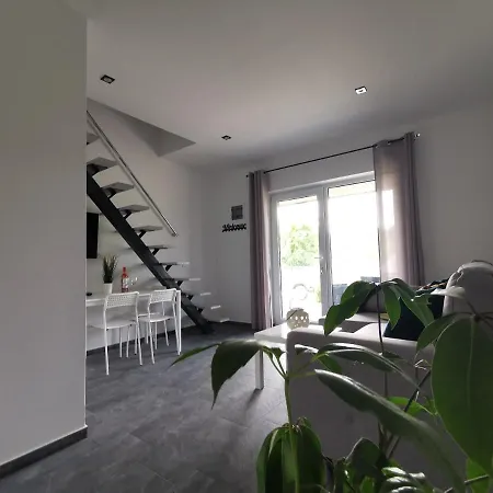 Black Pearl Basen Sauna Jacuzzi 別荘