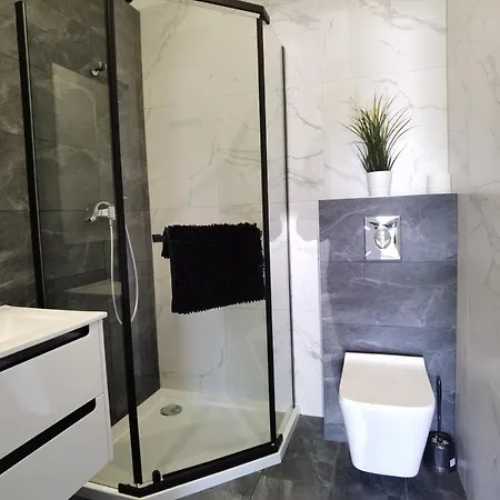 Black Pearl Basen Sauna Jacuzzi بيت للعطل