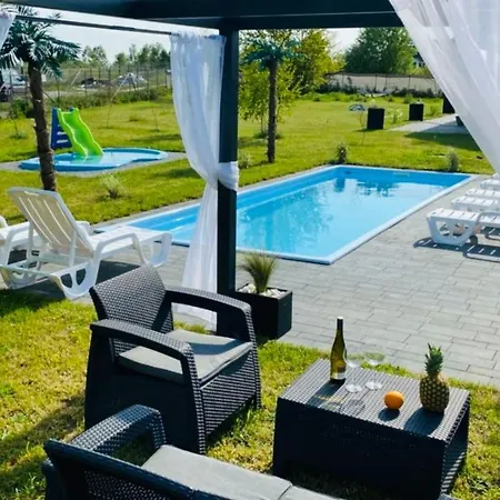Tatil Evi Black Pearl Basen Sauna Jacuzzi *