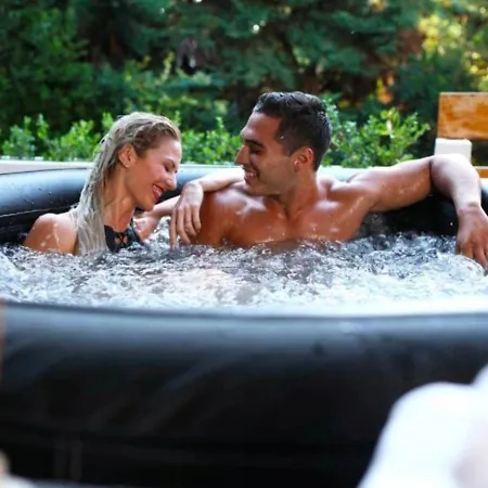 Black Pearl Basen Sauna Jacuzzi Сasa de vacaciones *