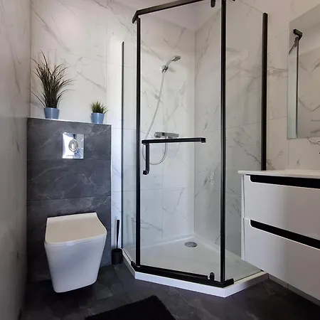 Black Pearl Basen Sauna Jacuzzi بيت للعطل ميلنو