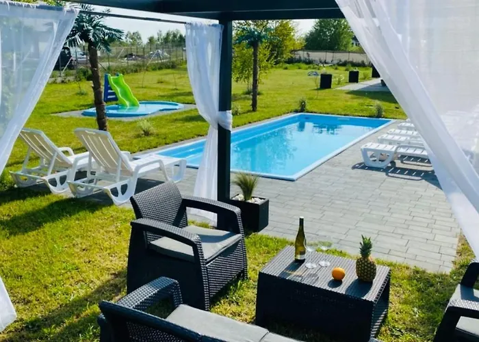 Holiday home Black Pearl Basen Sauna Jacuzzi *